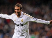 九游体育直播-篮球次元壁破裂之夜，广东队跨时空一波流带走勇士，东契奇双端统治现实与想象