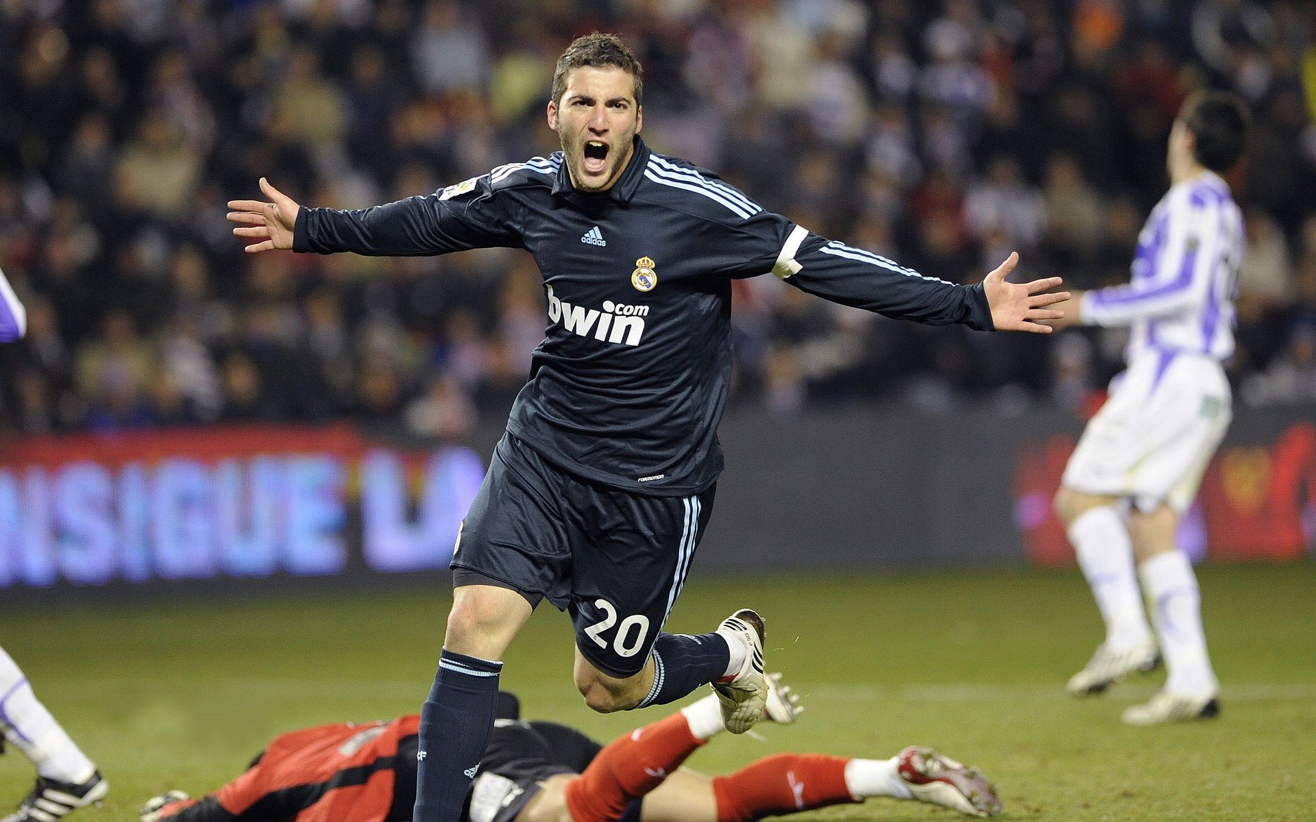 绝境魔术与不朽传奇，易建联高光时刻铸就经典逆转